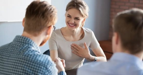 إياك أن تخذله.. 9 علامات توضح ثقة الشخص بك