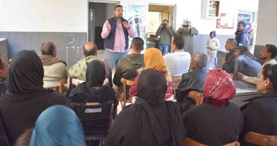 تدريب سيدات سوهاج على إصلاح الأدوات الصحية للحفاظ على المياه المهدرة.. صور