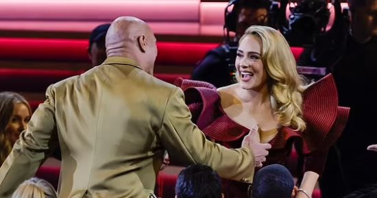 أديل وذا روك وجينيفر لوبيز وبن أفليك.. شاهد أبرز لقطات حفل Grammy الأخير