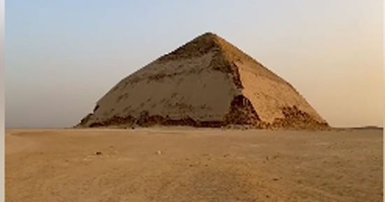 أغرب هرم بمصر.."إيه السر اللى خلاه يميل وليه الملك سنفرو ما رضاش يندفن فيه؟"