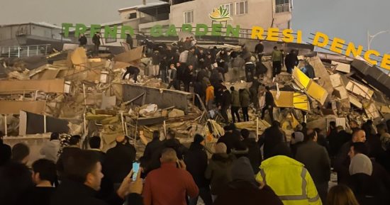 ارتفاع ضحايا زلزال تركيا لـ53 قتيلا ومئات المصابين
