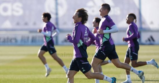 ريال مدريد يختتم استعداداته قبل التوجه إلى المغرب لمواجهة الأهلى.. صور