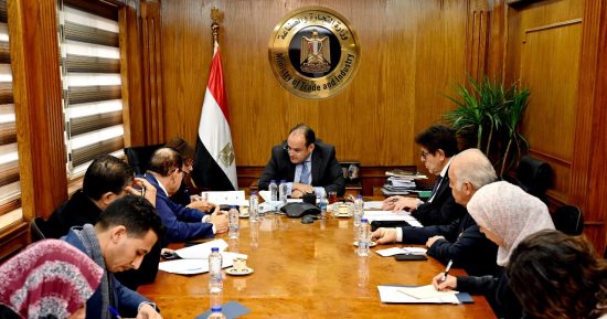 وزير التجارة يبحث زيادة معدلات التصدير مع رؤساء 5 مجالس تصديرية