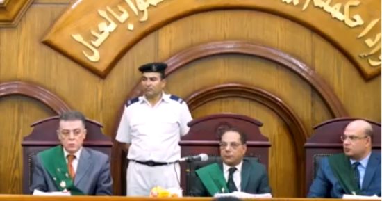 المشدد 6 سنوات لربة منزل وعاطل لحيازتهما هيروين بالشرقية