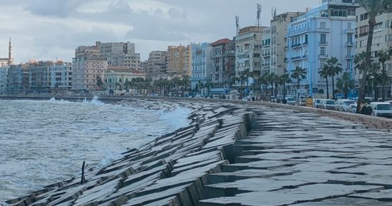 غيوم وسحب كثيفة وطقس مائل للبرودة فى الإسكندرية.. صور