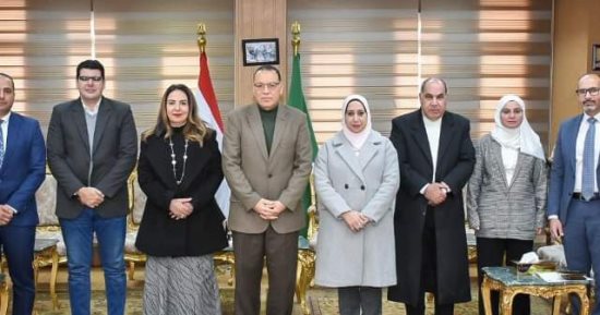 محافظ الشرقية ونائب وزير الاتصالات يبحثان خطة التطوير المؤسسى الرقمى للمحافظة