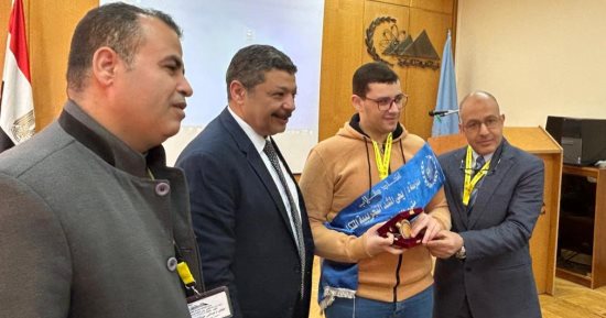 رئيس هيئة الطاقة الذرية يستضيف وفدا طلابيا بمفاعل أنشاص