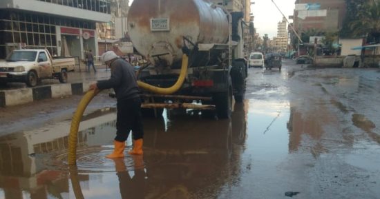 محافظ الدقهلية يوجه بالتعامل الفورى لشفط مياه الأمطار بالمراكز والمدن