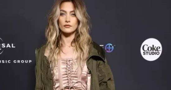 إطلالات غير تقليدية للمشاهير على السجادة الحمراء فى حفل ما بعد الجرامى