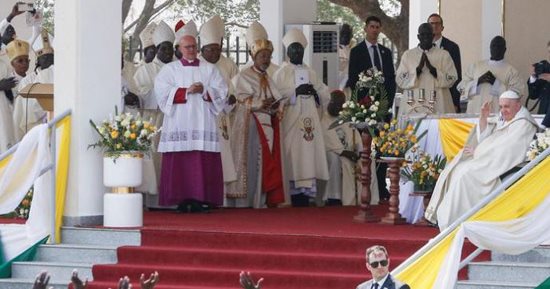رحلة الحج من أجل السلام.. بابا الفاتيكان يناشد قادة جنوب السودان إنهاء العنف وتبادل الاتهامات