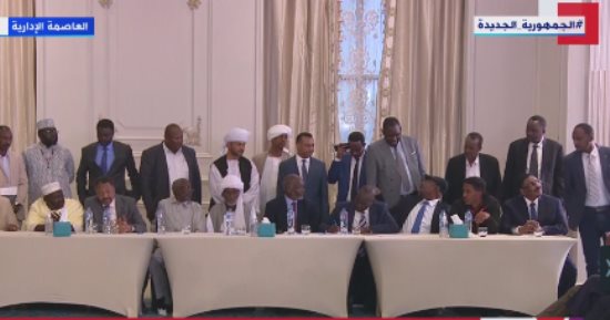 توقيع وثيقة التوافق السياسي بين القوى المشاركة في الحوار السوداني بالقاهرة