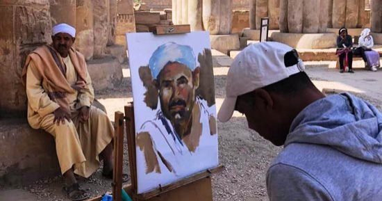 ملتقى الأقصر للرسم والتصوير يعيد سحر المراسم التاريخية.. يخرج لوحات للمعابد والوجوه والمشايخ والحياة بالأقصر بأيدى 12 فنانا تشكيليا.. وقومسير: يعيد إحياء حلم المراسم التاريخى فى الأقصر.. ويظهر جمال الصعيد.. صور