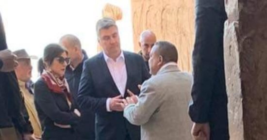 رئيس كرواتيا يزور معبد أبو سمبل فى جولة سياحية برفقة زوجته