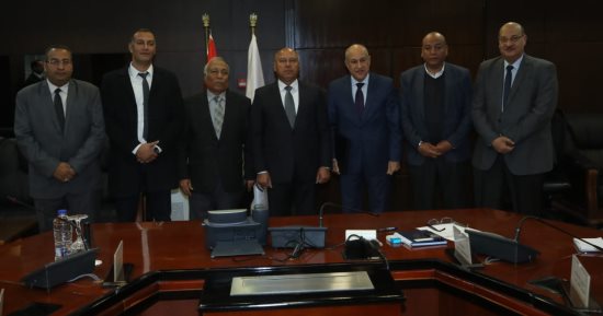 النقل توقع مذكرة تفاهم لإنشاء وإدارة المنطقة اللوجستية المتكاملة بالسلوم 