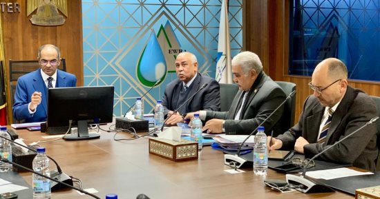 نائب وزير الإسكان يناقش تصورا مبدئيا لإنشاء مركز تطوير مرفق مياه الشرب والصرف