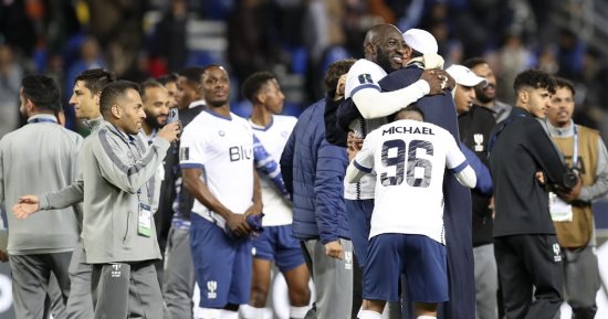 احتفال فريق الهلال بالتأهل التاريخي لنهائي كأس العالم للأندية.. فيديو وصور