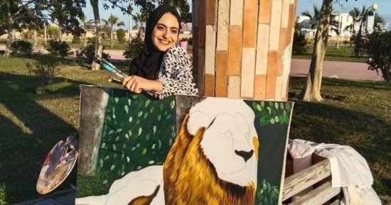 "سارة" تشارك برسومات فنية مميزة تبرز موهبتها فى فن البورتريه