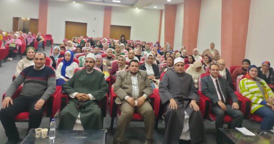فتيات جامعة سوهاج يشاركن فى الدورة المجتمعية "أسرة مستقرة = مجتمع آمن" بالغردقة