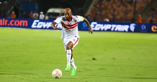 شيكابالا يهدى قميصه لظهير البنك الأهلى بعد المباراة