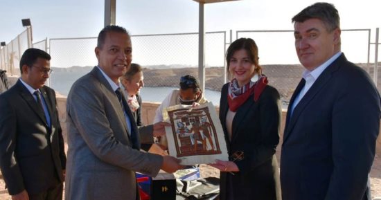 "سيبقى منارة للأبد".. شاهد التدوينة الكاملة لرئيس كرواتيا بدفتر كبار زوار معبد أبوسمبل