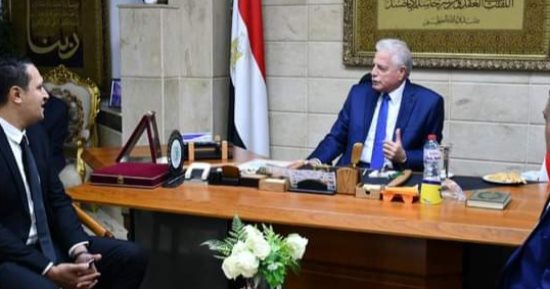 محافظ جنوب سيناء يستقبل مدير فرع التأمين الصحى الجديد ويهنئه بتولى المنصب
