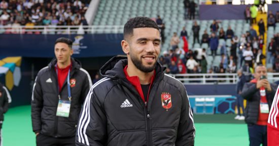 قندوسي يدعم لاعبي الأهلي قبل موقعة ريال مدريد.. صور