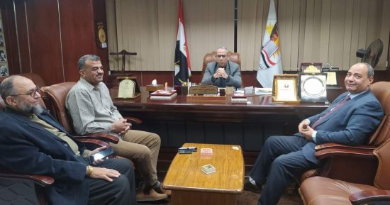 تعليم سوهاج تناقش خطة عمل وحدة التواصل ودعم المعلمين وتستعرض التقرير الشهرى