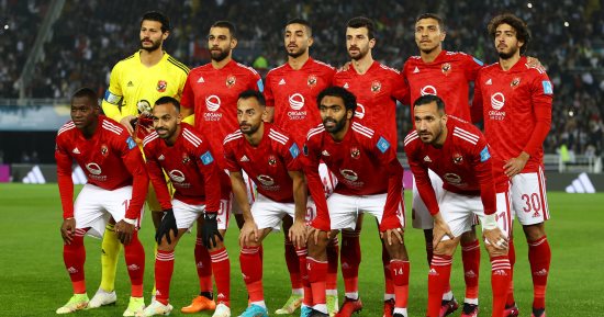 بيرسي تاو وطاهر وقندوسي على "دكة" الأهلى أمام أسوان