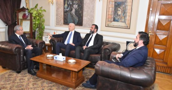 التموين تبحث إنشاء صومعة لتخزين القمح بسعة 200 ألف طن فى دمياط .. صور