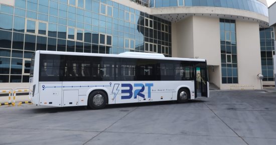 وزير النقل يتفقد نموذج أوتوبيسات BRT المنتظر تشغيلها على الدائرى.. صور