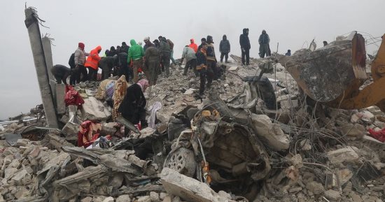 سوريا وتركيا محاصرتان تحت الأنقاض.. الأمم المتحدة تدفع بـ2800 متخصص و160 كلبا مدربا للبحث والإغاثة.. وسوء الأحوال الجوية يعقد عمليات البحث فى سوريا.. و100 ألف مشرد فى حلب و30 ألفا يتخذون المدارس مأوى لهم