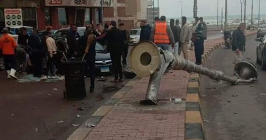 إصابة شخص فى تصادم سيارة ملاكى بعمود إنارة على كورنيش الإسكندرية