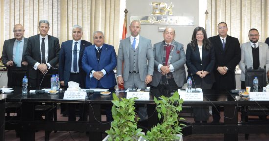 رئيس البورصة: مراجعة قواعد القيد لزيادة عدد الشركات الصغيرة والمتوسطة 