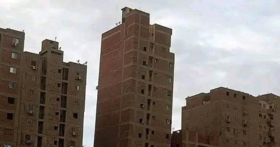 محافظة الجيزة تواصل أعمال إزالة عقار العروبة المائل والبدء بـ4 أدوار مخالفة
