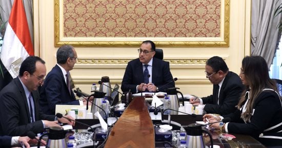 رئيس الوزراء يتابع مع وزير الاتصالات عددا من المشروعات التى تنفذها الوزارة