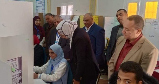 نائبة محافظ الوادى الجديد تفتتح معرض العلوم والهندسة المحلى بمركز بلاط.. صور