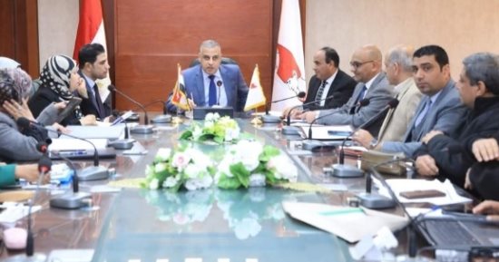 محافظ سوهاج يترأس اجتماع المجلس الإقليمي للسكان لمناقشة المؤشرات السكانية