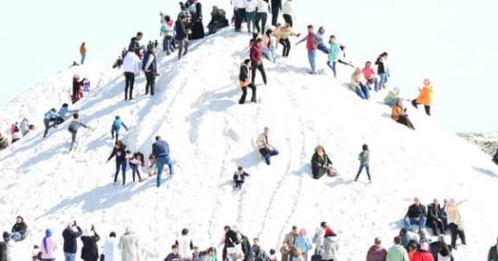 بورفؤاد مدينة ساحلية تجذب زوارها بجبال الملح ومعالمها التاريخية والتراثية.. صور