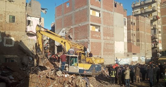 إخلاء 9 منازل وإزالة عقارين مجاورين لمنزل دمنهور المنهار حرصا على الأهالى