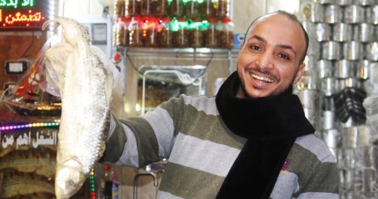 كيف تحصل على "فسيخ أسوانى" مميز بأجود الأنواع وأقل الأسعار؟.. صور