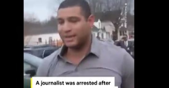 "لايف إخبارى" يتسبب فى اعتقال مراسل أمريكى بعد حادث قطار فى أوهايو.. فيديو