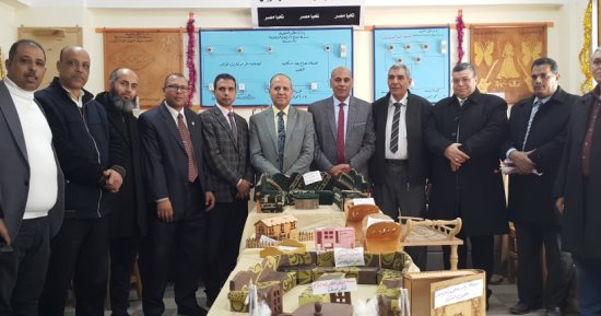 طلاب يعبرون عن المشروعات القومية والشخصيات التاريخية بمعرض فى كفر الشيخ.. صور