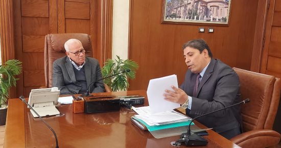 محافظ بورسعيد يستقبل رئيس الأبنية التعليمية لمتابعة عدد من المشروعات