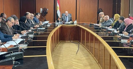 رئيس كهرباء شمال الدلتا يجتمع بمسئولى كفر الشيخ لمتابعة الأداء