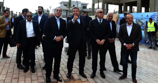 رئيس الوزراء يتفقَّد المراحل السكنية الأولى بمشروع "عاصمة الشمس صن كابيتال"