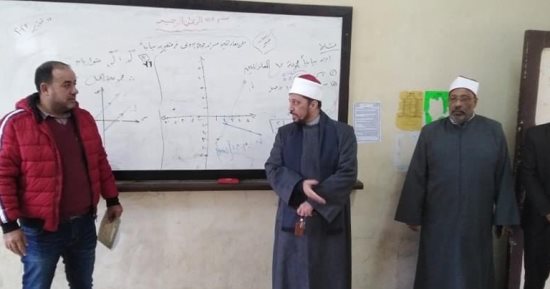 رئيس المنطقة الأزهرية بالإسكندرية يتفقد بداية الفصل الدراسى الثانى
