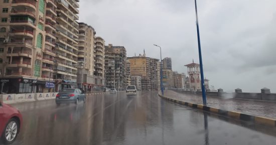 أمشير يبدأ فى الإسكندرية بالعشرة الممطرة والأكثر برودة خلال الشتاء.. أمطار غزيرة فجرا على شرق ووسط المحافظة.. رياح شمالية شرقية.. استمرار رفع حالة الطوارئ.. والمحافظ يشدد على تواجد الأجهزة التنفيذية ميدانيا