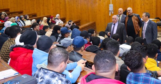 رئيس جامعة الدلتا التكنولوجية يتابع انتظام الدراسة بأول أيام الفصل الثانى
