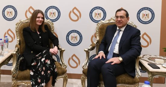 وزير البترول يناقش جهود التحول في الطاقة والاستفادة من الهيدروجين الأخضر
