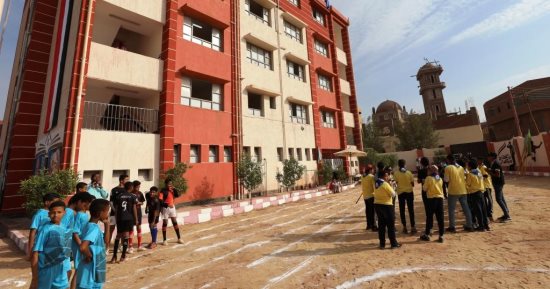 محافظ أسوان: 85% نسبة حضور طلاب المدارس فى أول يوم دراسى بالترم الثانى